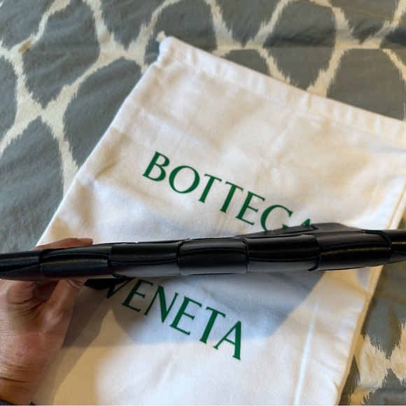 Bottega Veneta Medium Cassette Flat Pouch, Black! - Picture 7 of 13